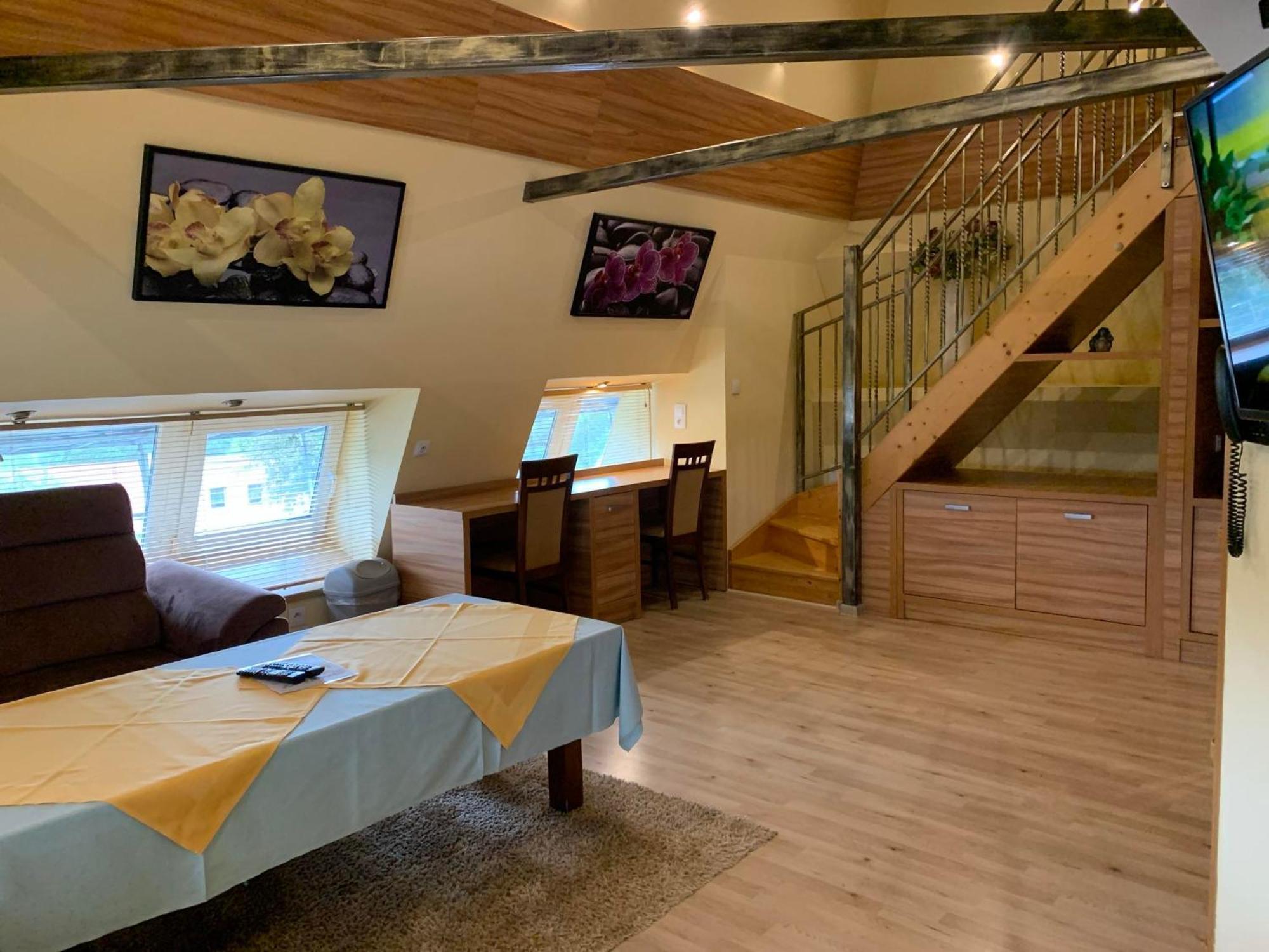 Piramida Aparthotel Boleslawiec  Kültér fotó