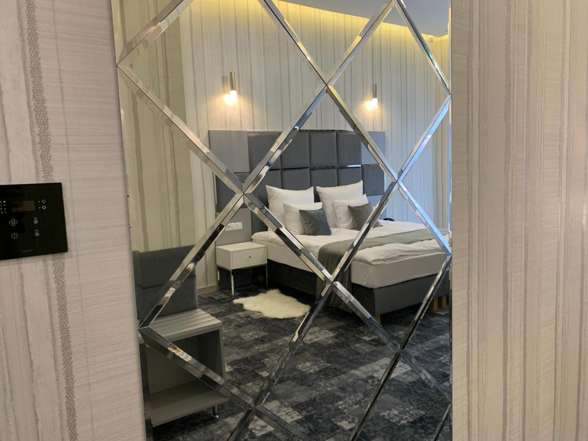 Piramida Aparthotel Boleslawiec  Kültér fotó