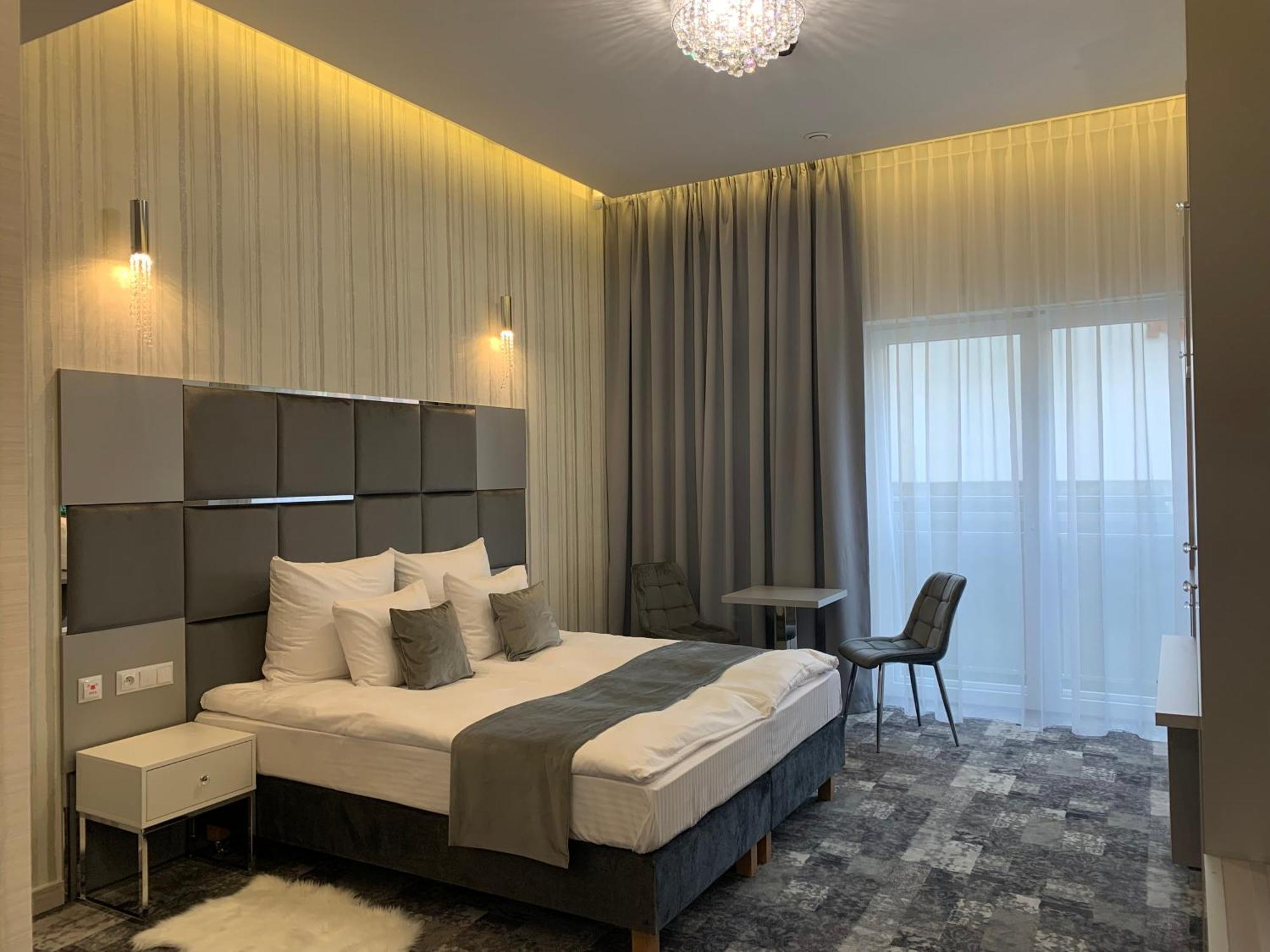 Piramida Aparthotel Boleslawiec  Kültér fotó