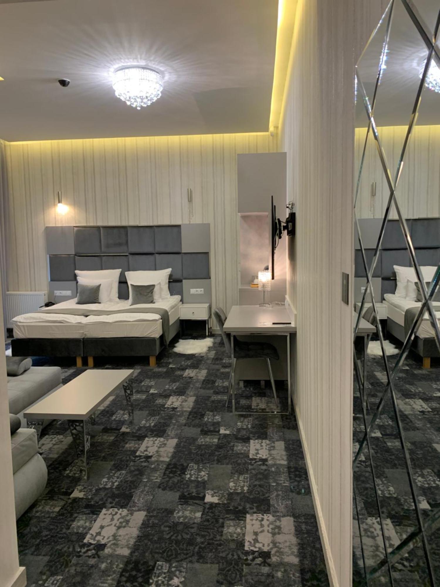 Piramida Aparthotel Boleslawiec  Kültér fotó