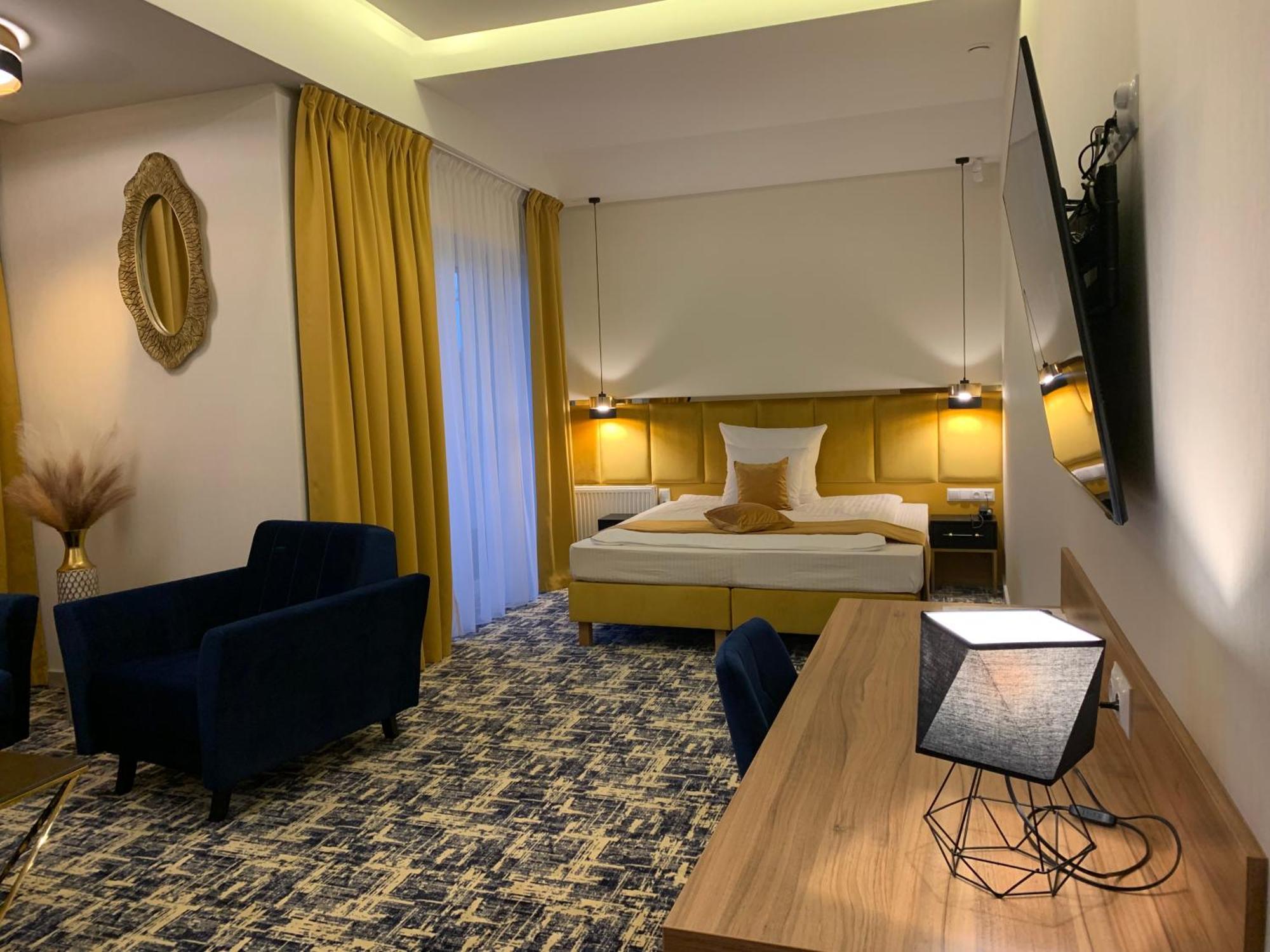 Piramida Aparthotel Boleslawiec  Kültér fotó