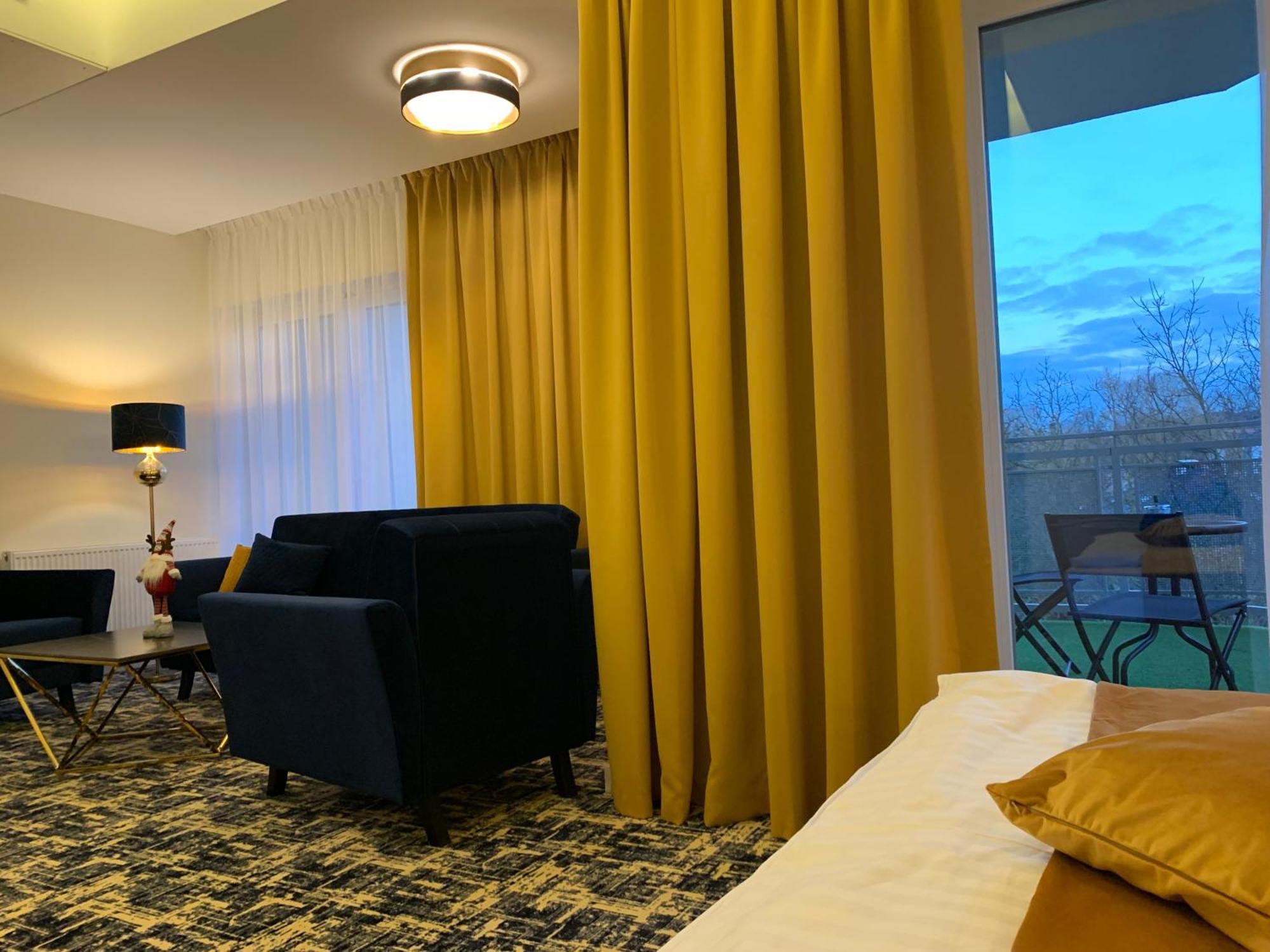 Piramida Aparthotel Boleslawiec  Kültér fotó