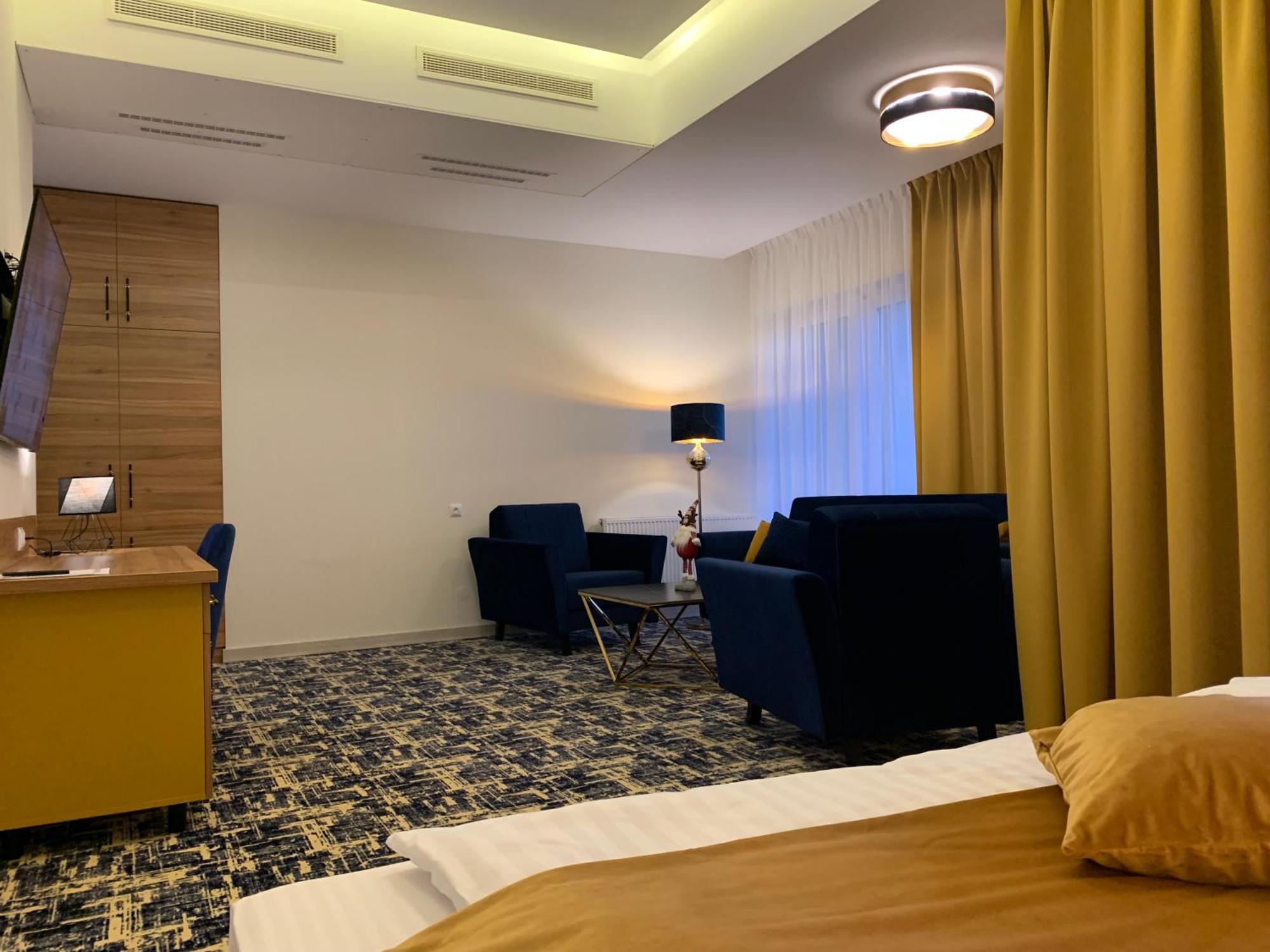 Piramida Aparthotel Boleslawiec  Kültér fotó
