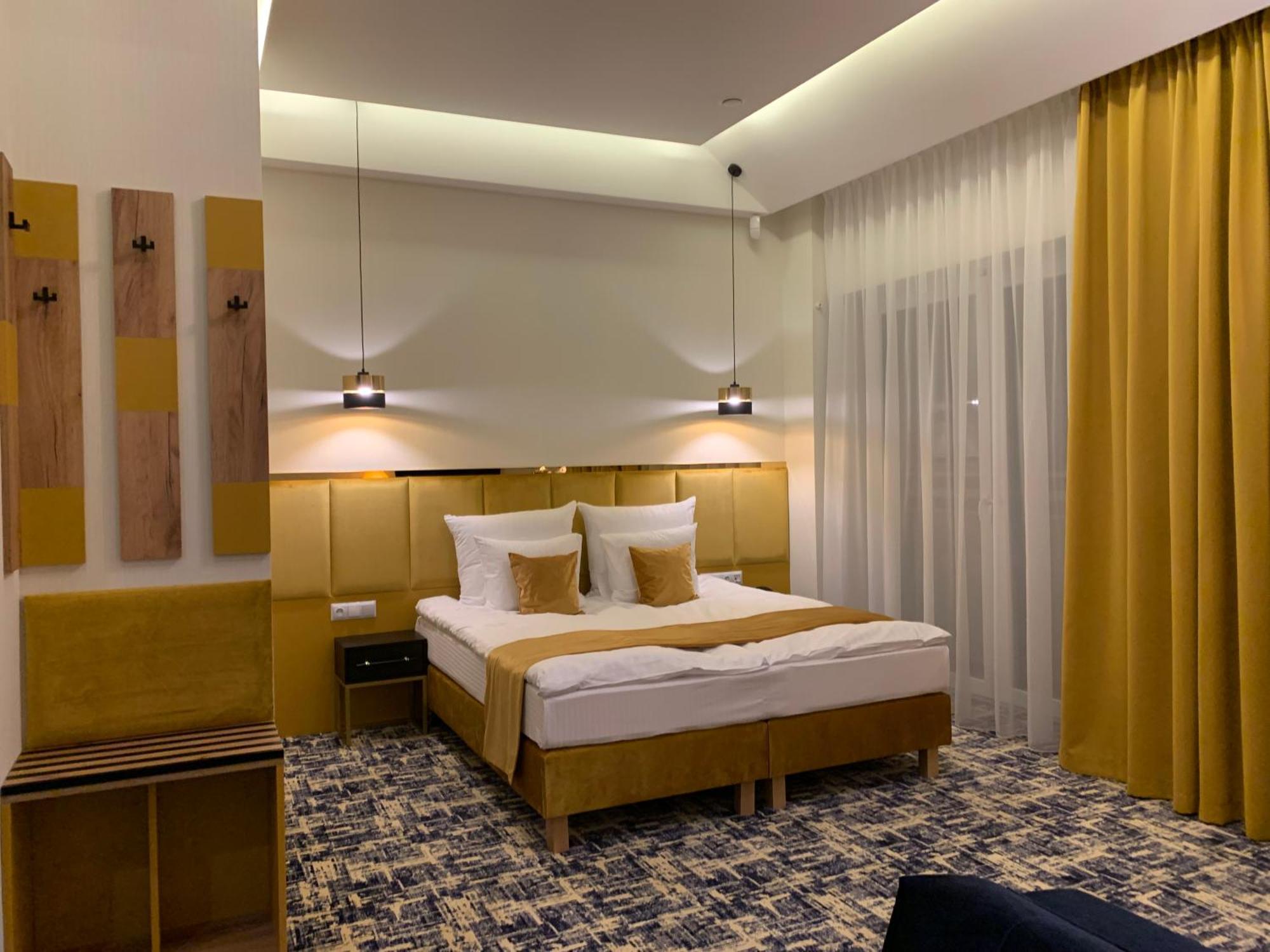 Piramida Aparthotel Boleslawiec  Kültér fotó